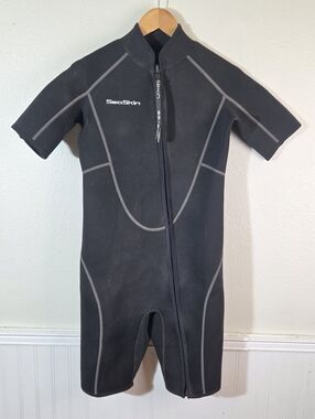 SeaSkin Wetsuit Men’s Small Black Neoprene Front Zip Short Sleeve Surf Dive Swim